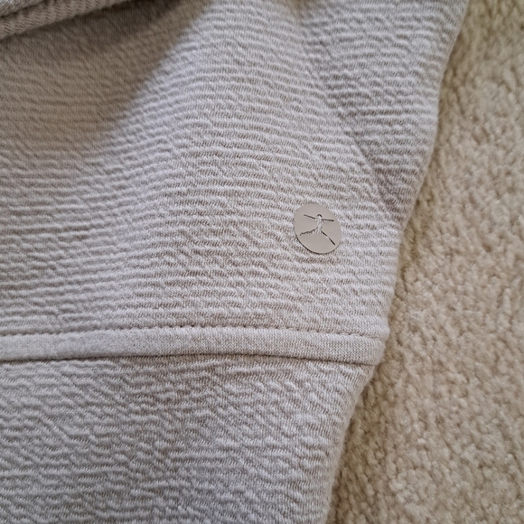 New! Danskin Cropped Crew Sweatshirt Beige Long Sleeved Women's XS Jacquard Top - Picture 14 of 16